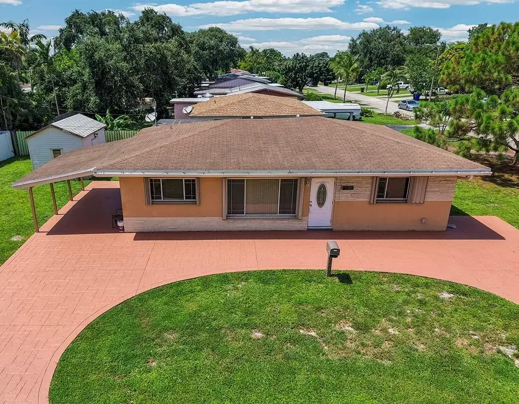 3 bedroom 2 bath Residential for sale at 2100 N 57TH Avenue, Hollywood FL 33021