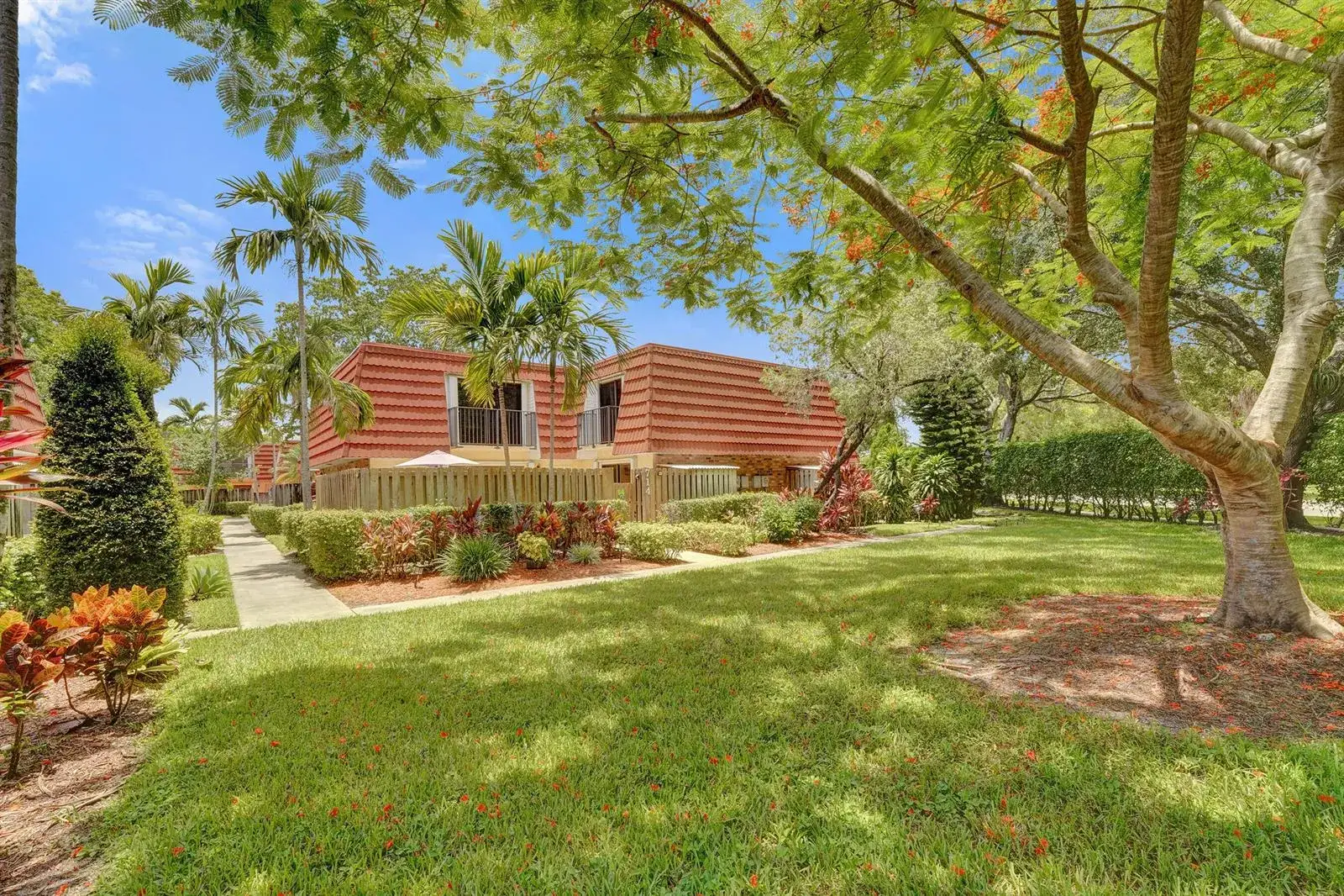 2 bedroom 2 bath Residential for sale at 714 NW 98TH Circle, Plantation FL 33324