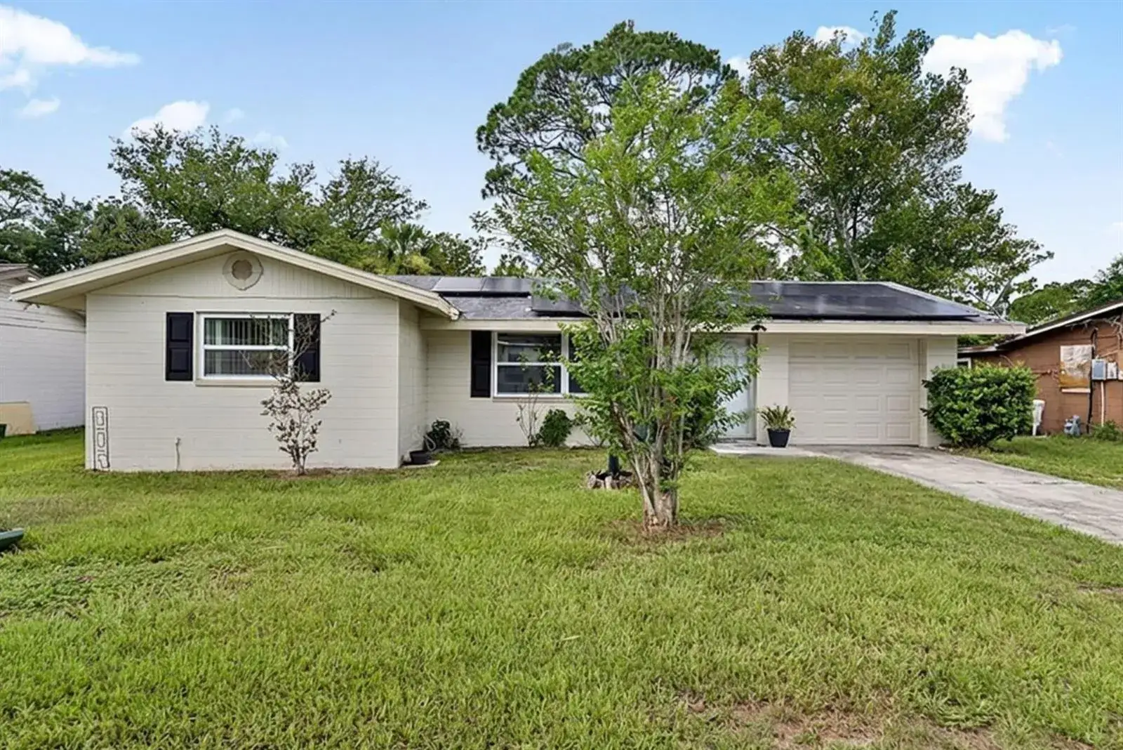 3 bedroom 2 bath Residential for sale at 1508 WILDROSE Lane, FL 32117