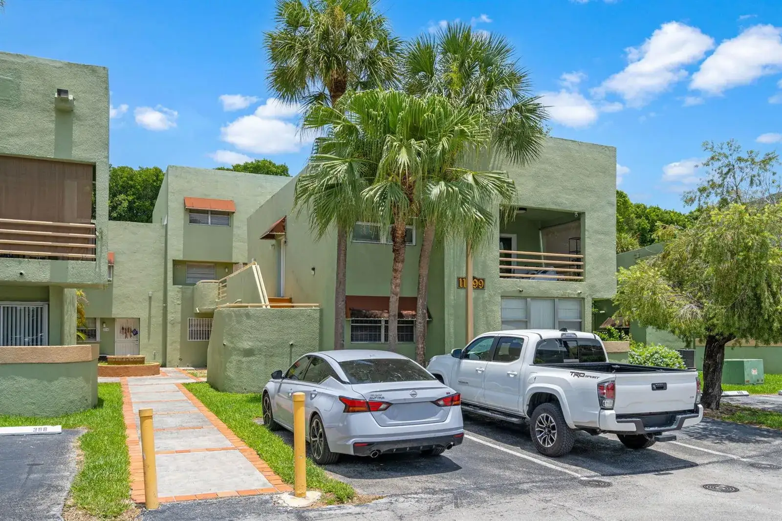 11099 NW 7th Street, Miami FL 33172