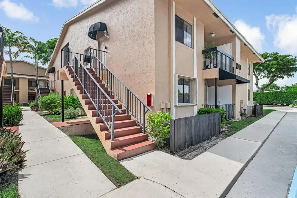 2 bedroom 2 bath Residential for sale at 6043 10th Avenue N # 129, FL 33463