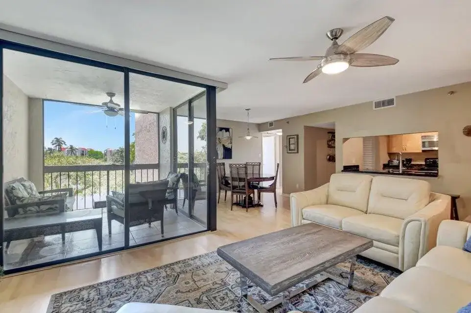 2 bedroom 2 bath Residential for sale at 950 Lavers Circle # F309, Delray Beach FL 33444