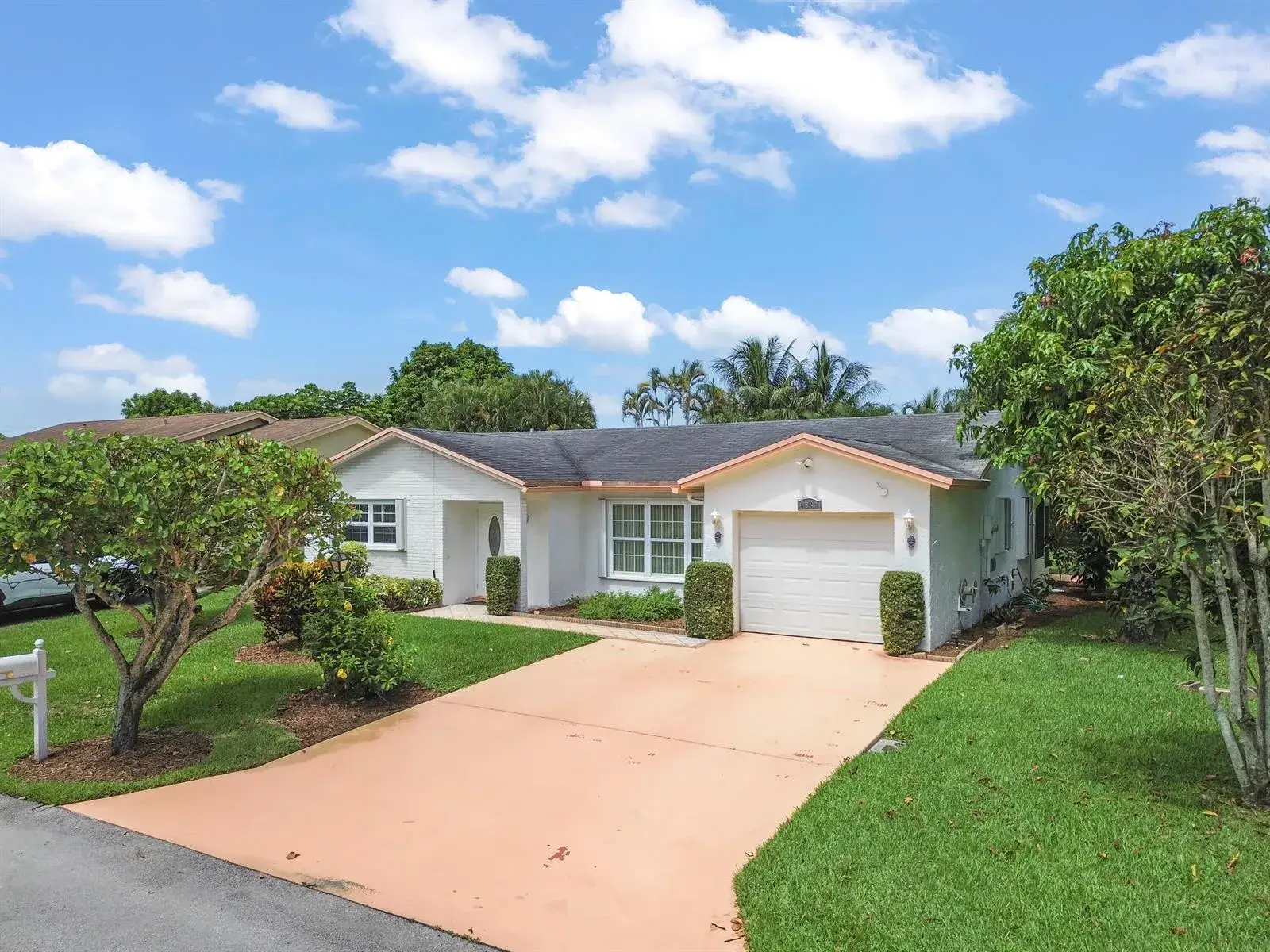 2 bedroom 2 bath Residential for sale at 6387 Summer Sky Lane, FL 33463