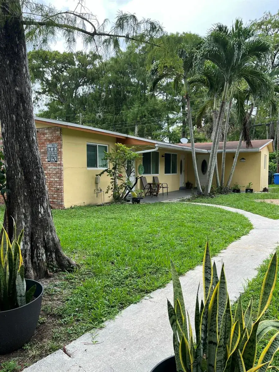 4250 NW 21st Avenue, Oakland Park FL 33309