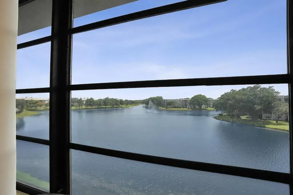 2 bedroom 2 bath Residential for sale at 1524 Whitehall Drive # 406, Davie FL 33324