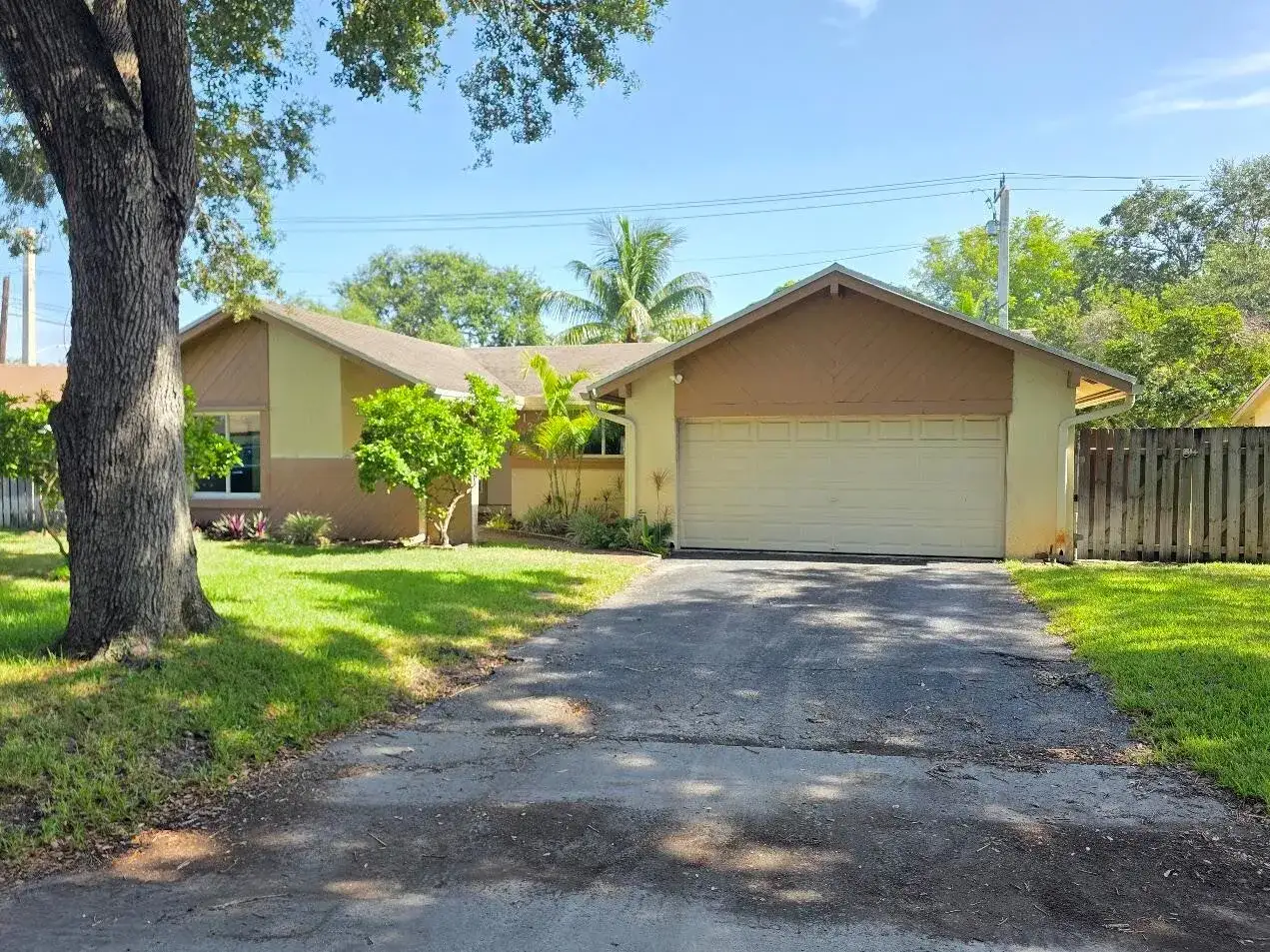 3 bedroom 2 bath Residential for sale at 12301 Paseo Way, Cooper City FL 33026