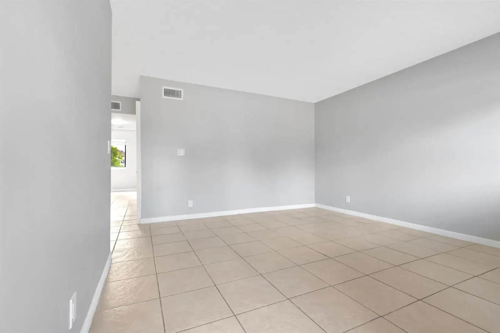 2 bedroom 1 bath Residential Lease for rent at 400 Nottingham Circle # D, FL 33463