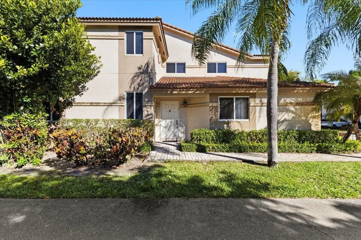 3 bedroom 3 bath Residential for sale at 6700 VIA REGINA, Boca Raton FL 33433