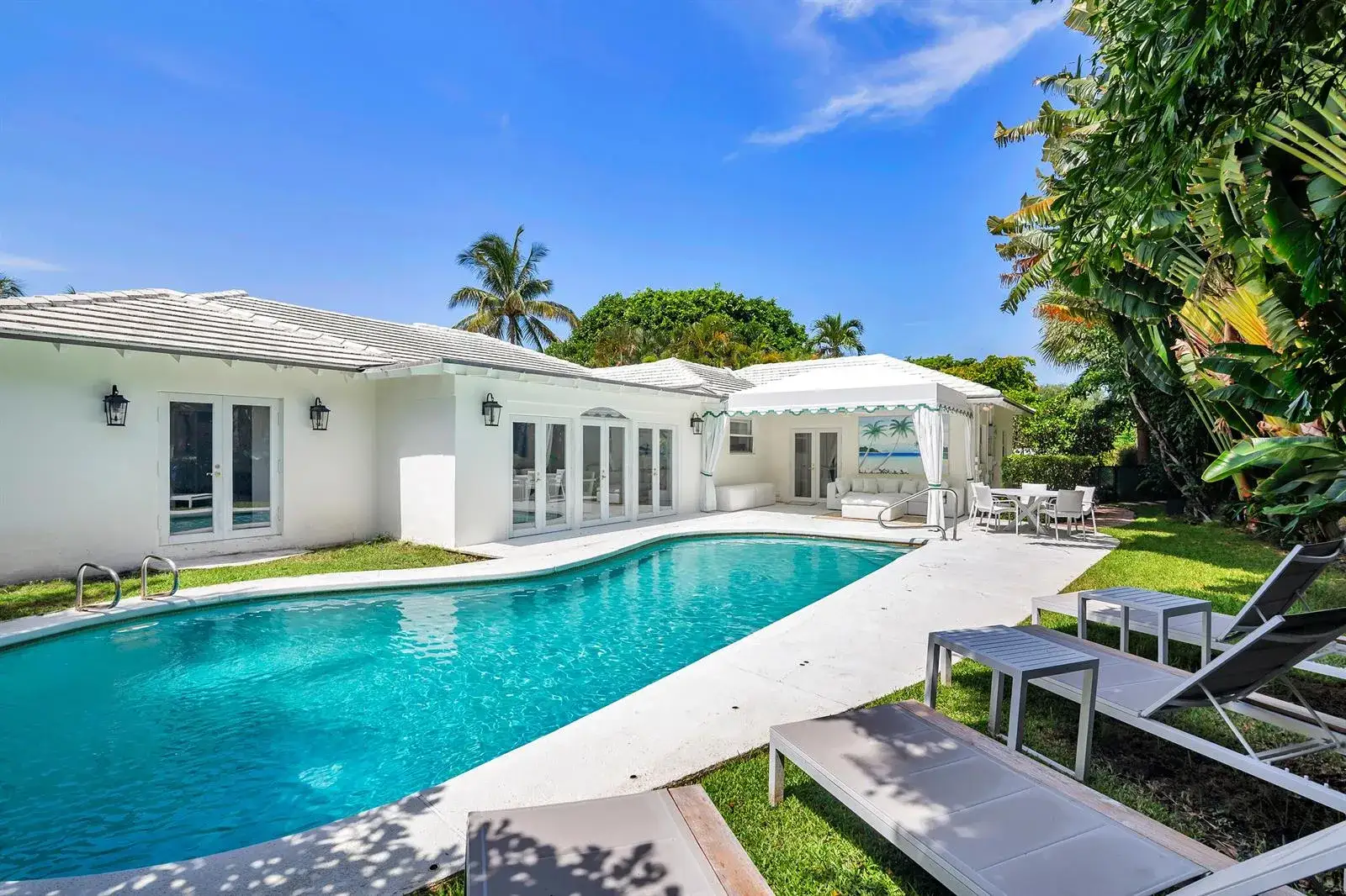 4 bedroom 4 bath Residential for sale at 235 Ocean Terrace, Palm Beach FL 33480