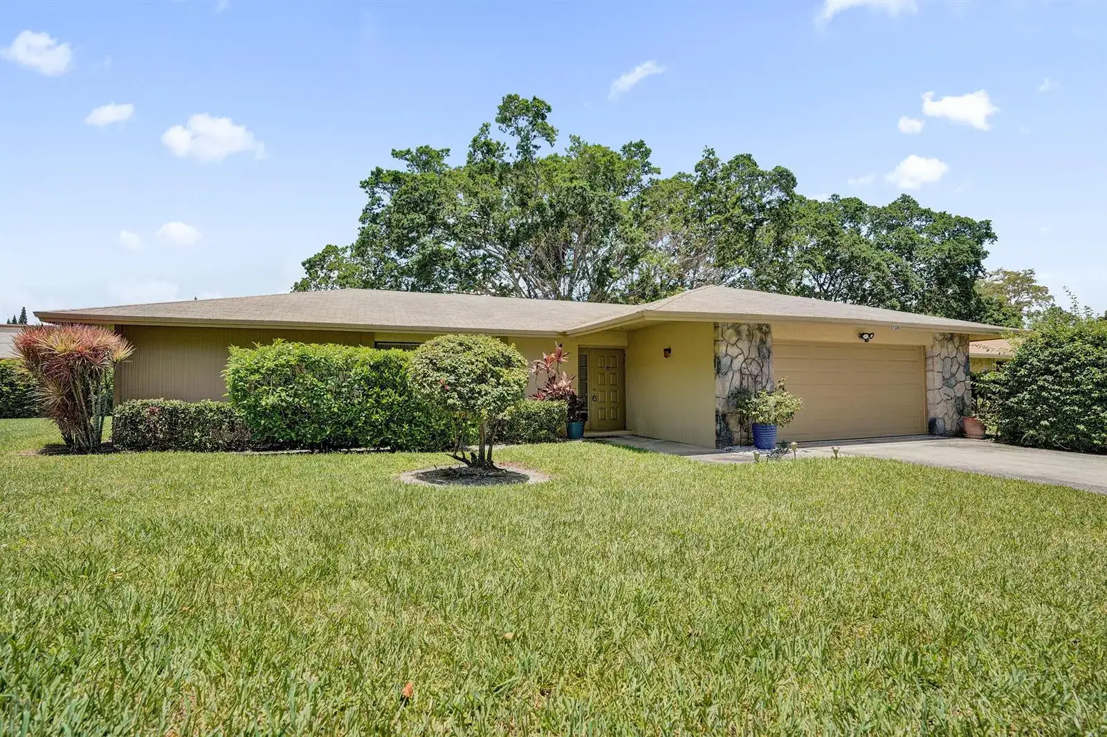 2 bedroom 2 bath Residential for sale at 738 NW 24TH Avenue, Delray Beach FL 33445