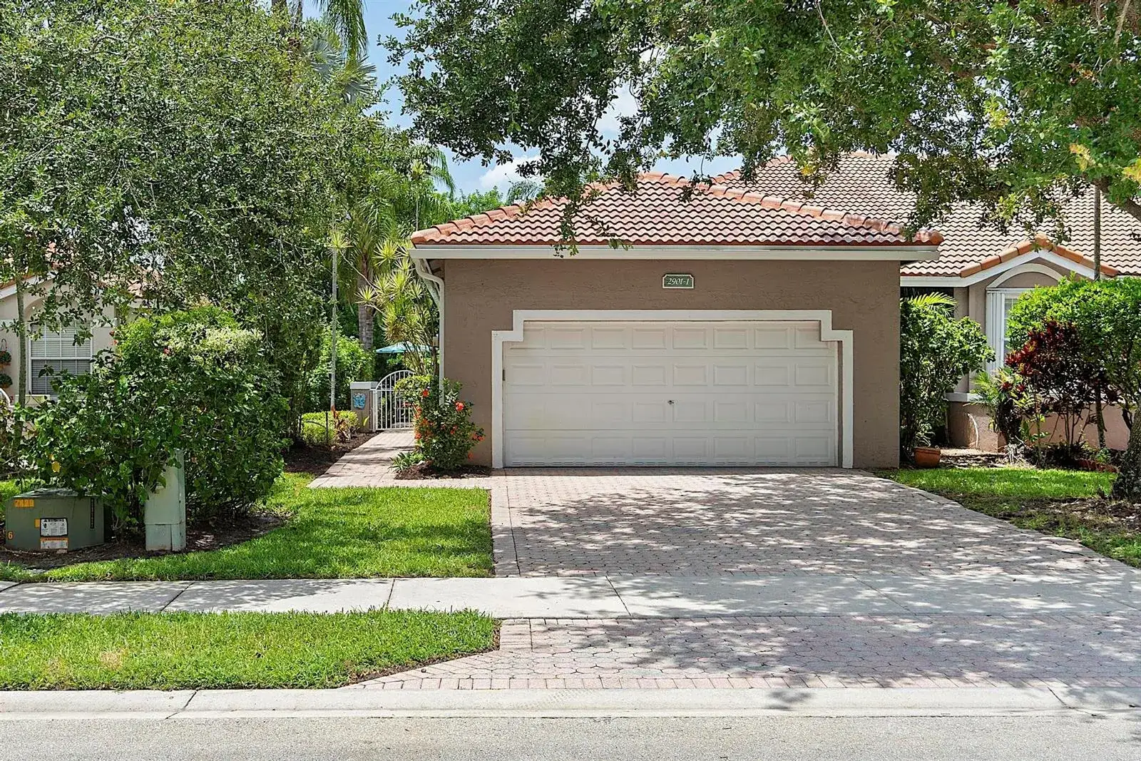 3 bedroom 2 bath Residential for sale at 2901 E Aragon Boulevard # 1, Sunrise FL 33313