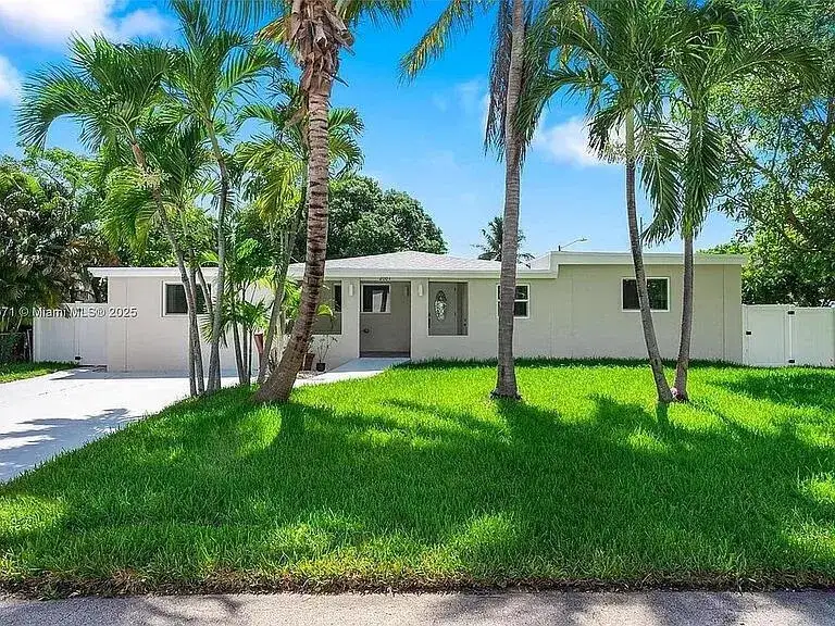 4 bedroom 5 bath Residential for sale at 2001 N 22ND Avenue, Hollywood FL 33020