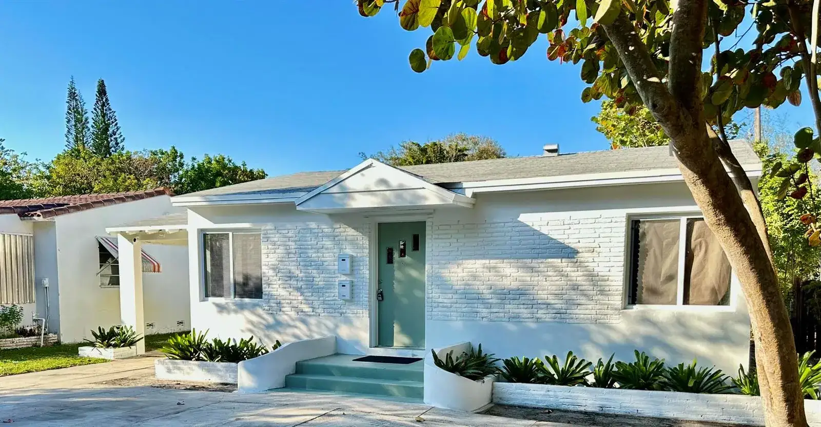 2 bedroom 1 bath Residential Lease for rent at 2425 Pierce Street, Hollywood FL 33020
