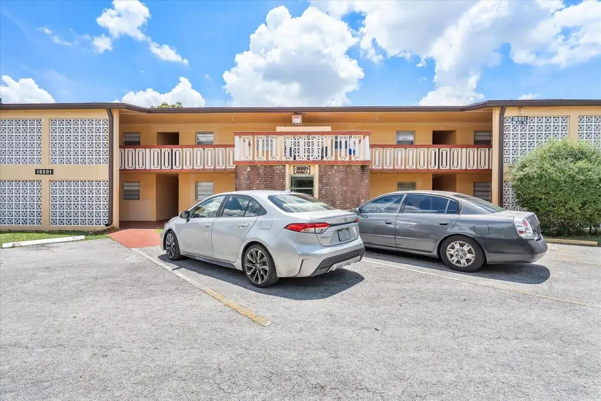 1 bath Residential Lease for rent at 18801 NE 2ND Avenue # 1005, Miami FL 33179