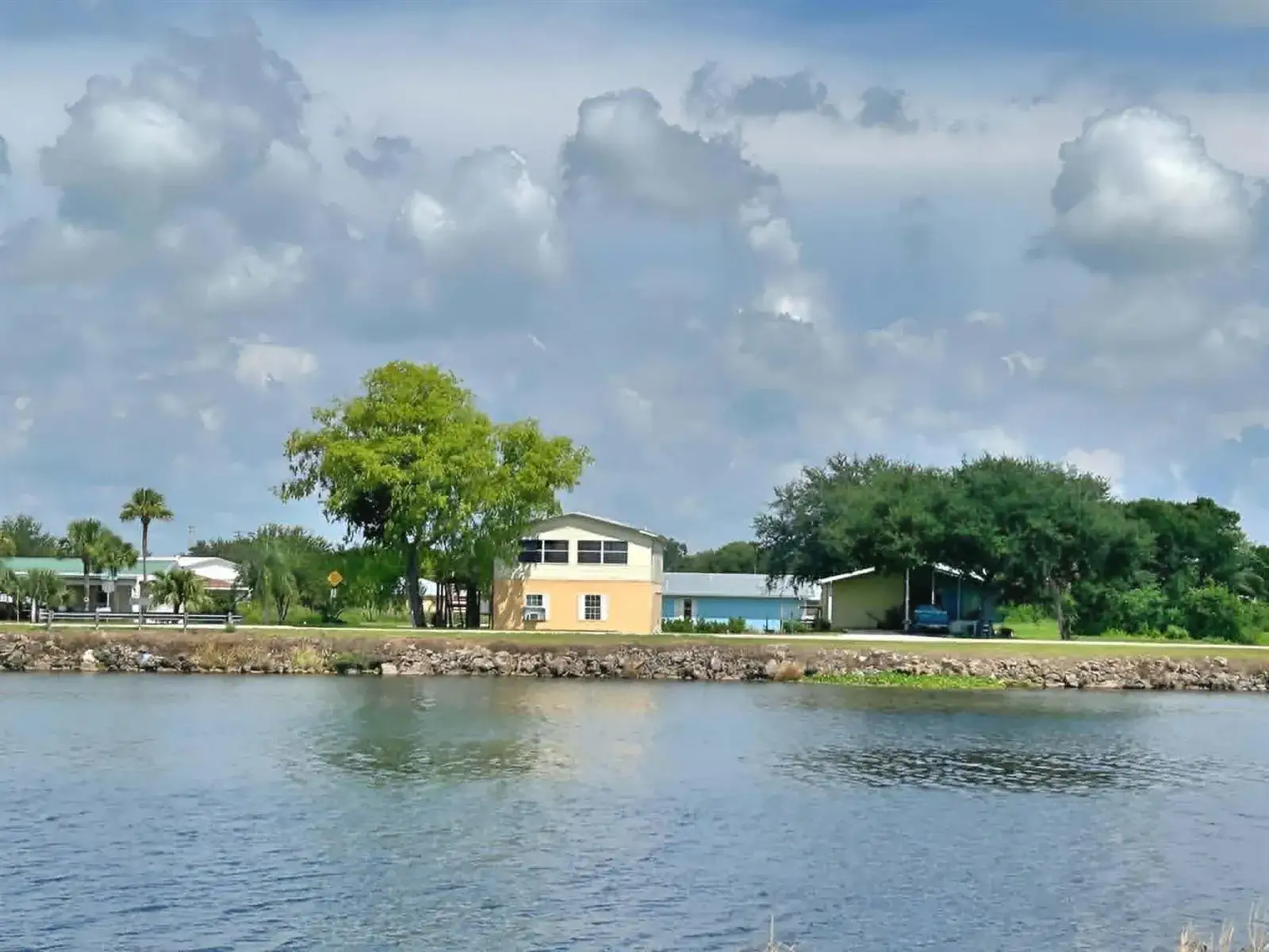 3 bedroom 2 bath Residential Lease for rent at 901 THATCHER Boulevard # A, Moore Haven FL 33471