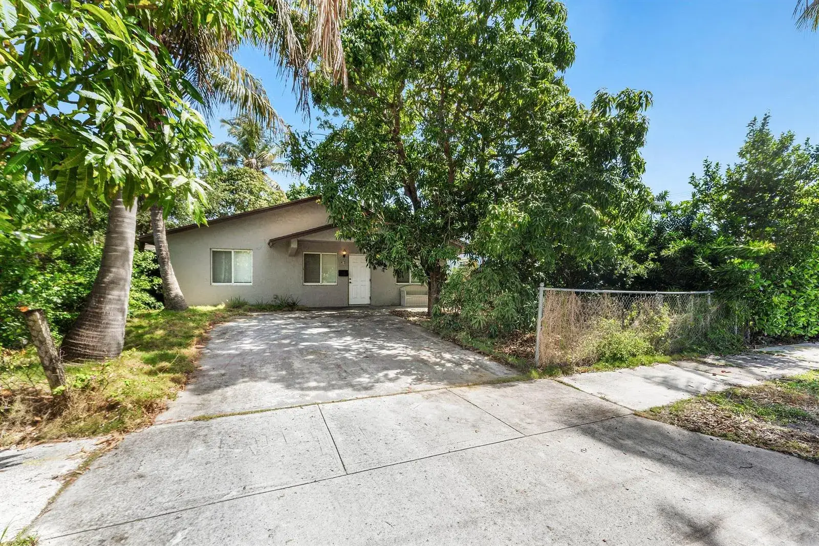 3 bedroom 2 bath Residential for sale at 417 UPLAND Road, West Palm Beach FL 33401