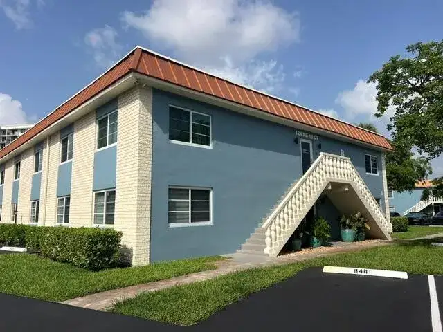 2 bedroom 2 bath Residential for sale at 124 NE 19th Court # B102, Wilton Manors FL 33305