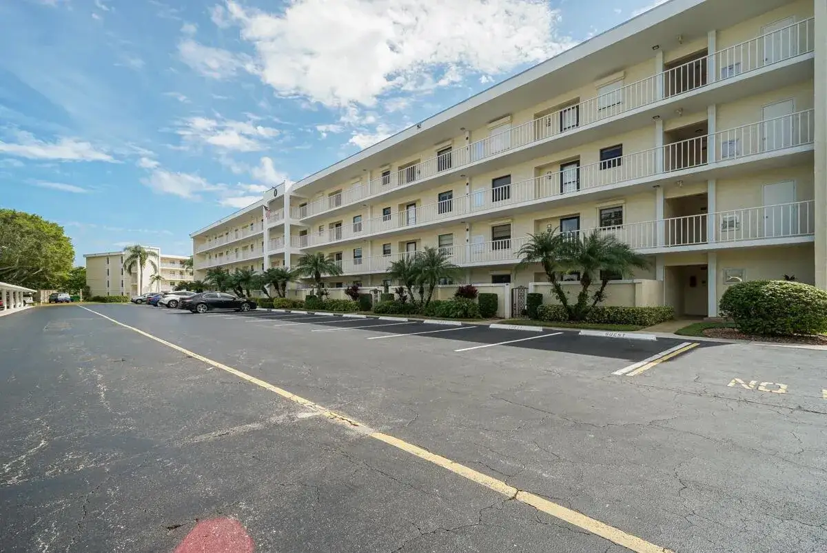 3 bedroom 3 bath Residential Lease for rent at 300 N Hwy A1A # 306, Jupiter FL 33477