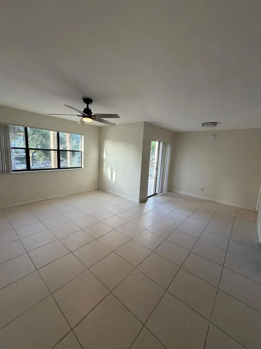 1 bedroom 1 bath Residential Lease for rent at 540 S Park Road # 9, Hollywood FL 33021