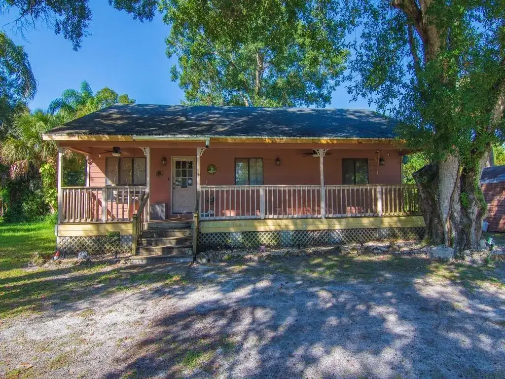 2 bedroom 2 bath Residential for sale at 2315 28TH Avenue SW, Vero Beach FL 32960