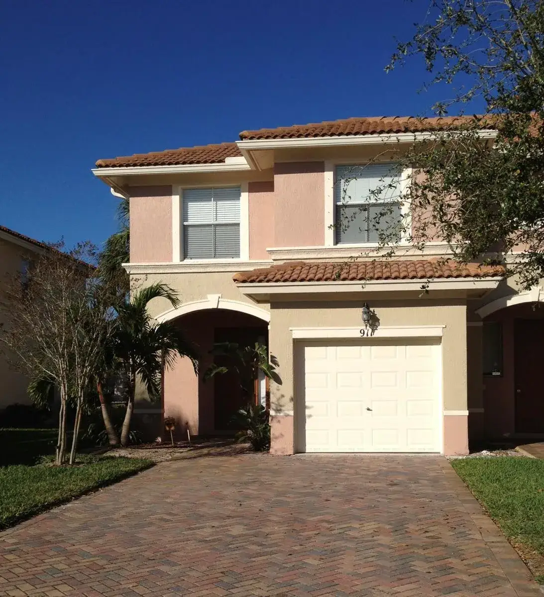 3 bedroom 2 bath Residential for sale at 911 Seminole Palms Drive, FL 33463
