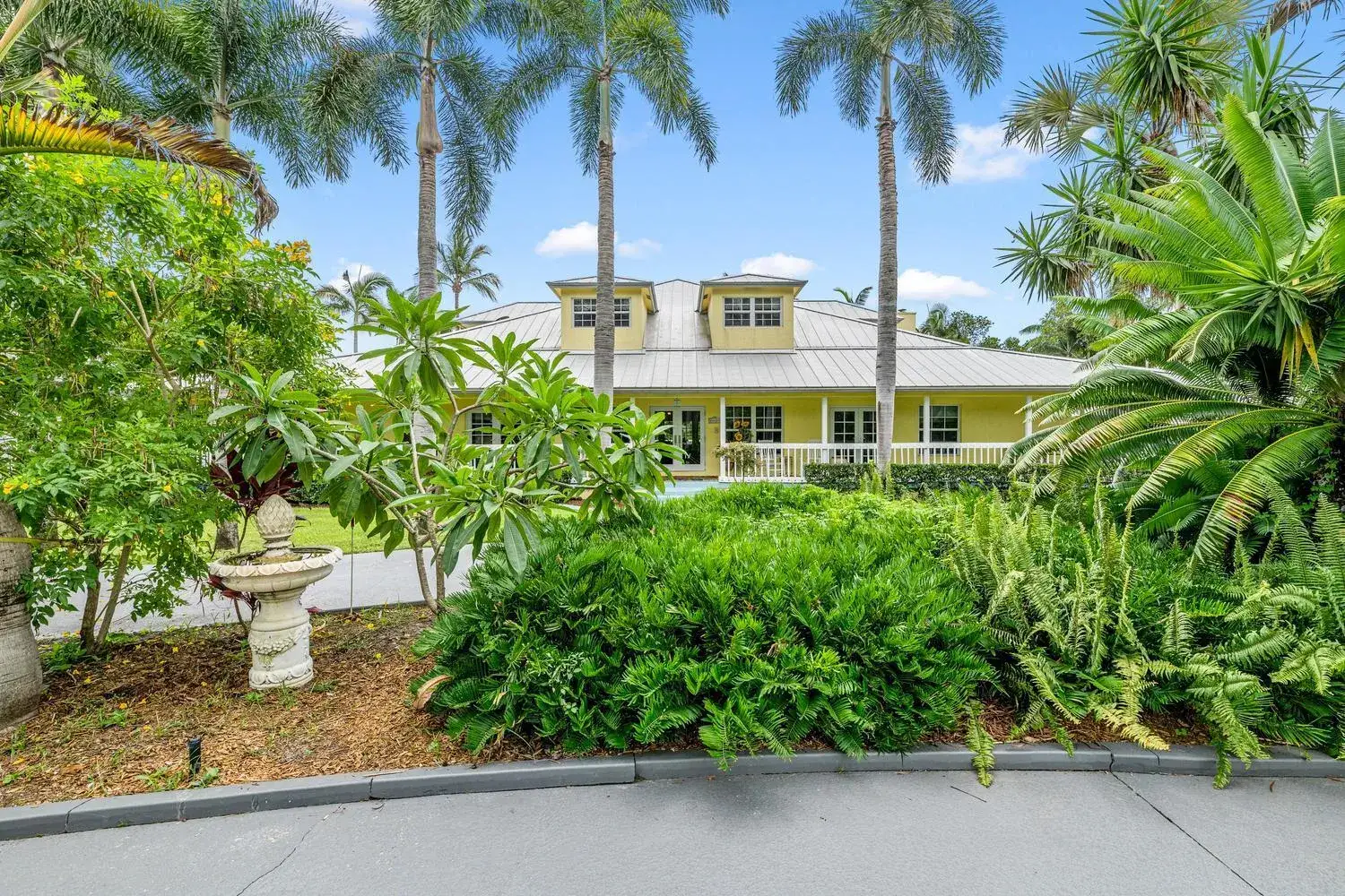 5 bedroom 4 bath Residential for sale at 14423 Draft Horse Lane, Wellington FL 33414