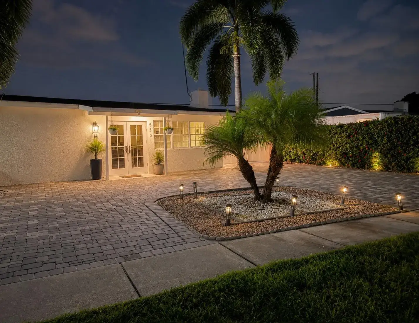 3 bedroom 2 bath Residential for sale at 520 CHERRY Road, FL 33409