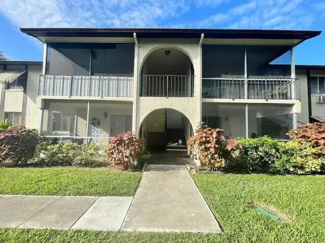 2 bedroom 1 bath Residential for sale at 5839 La Pinata Boulevard # 1, FL 33463