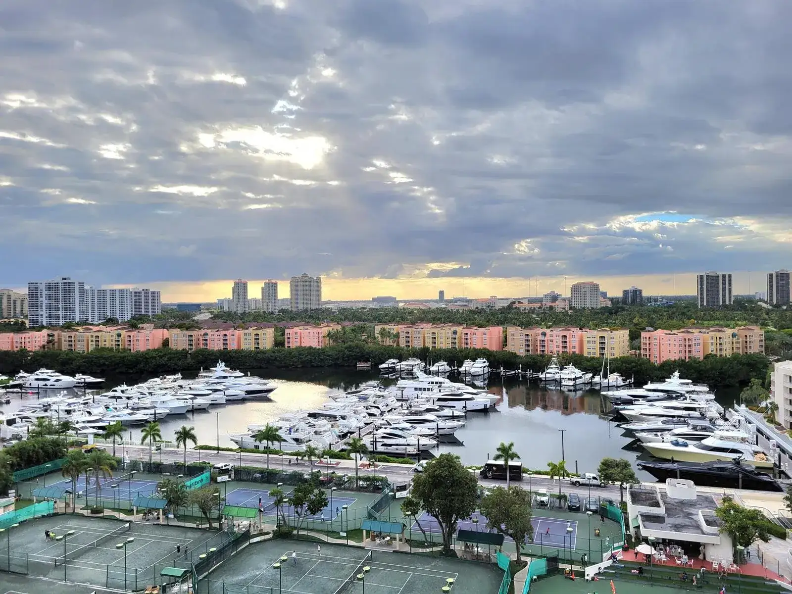 2 bedroom 2 bath Residential Lease for rent at 19707 TURNBERRY Way # 14D, Aventura FL 33180