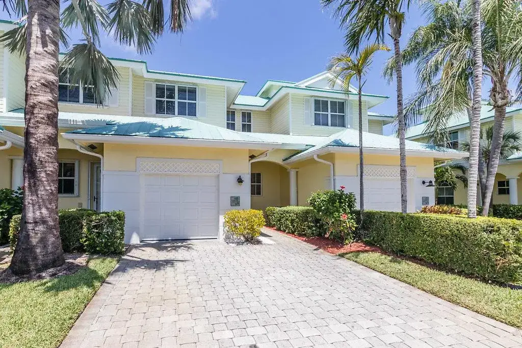 2 bedroom 2 bath Residential for sale at 117 Barefoot Cove, Hypoluxo FL 33462