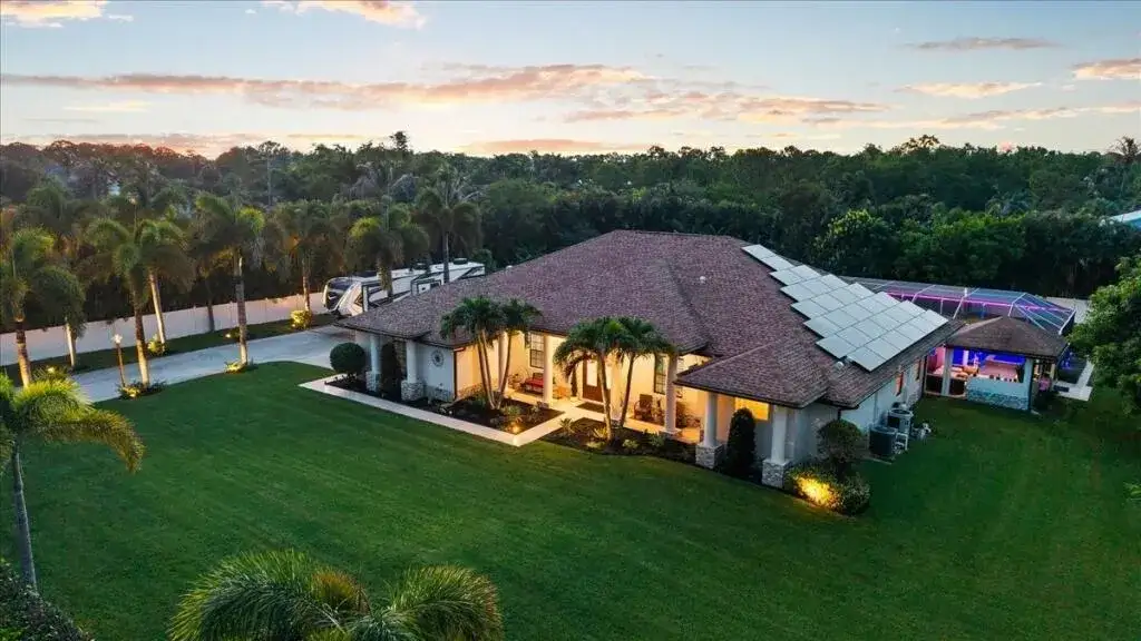 4 bedroom 2 bath Residential for sale at 17433 Hamlin Boulevard, Loxahatchee FL 33470