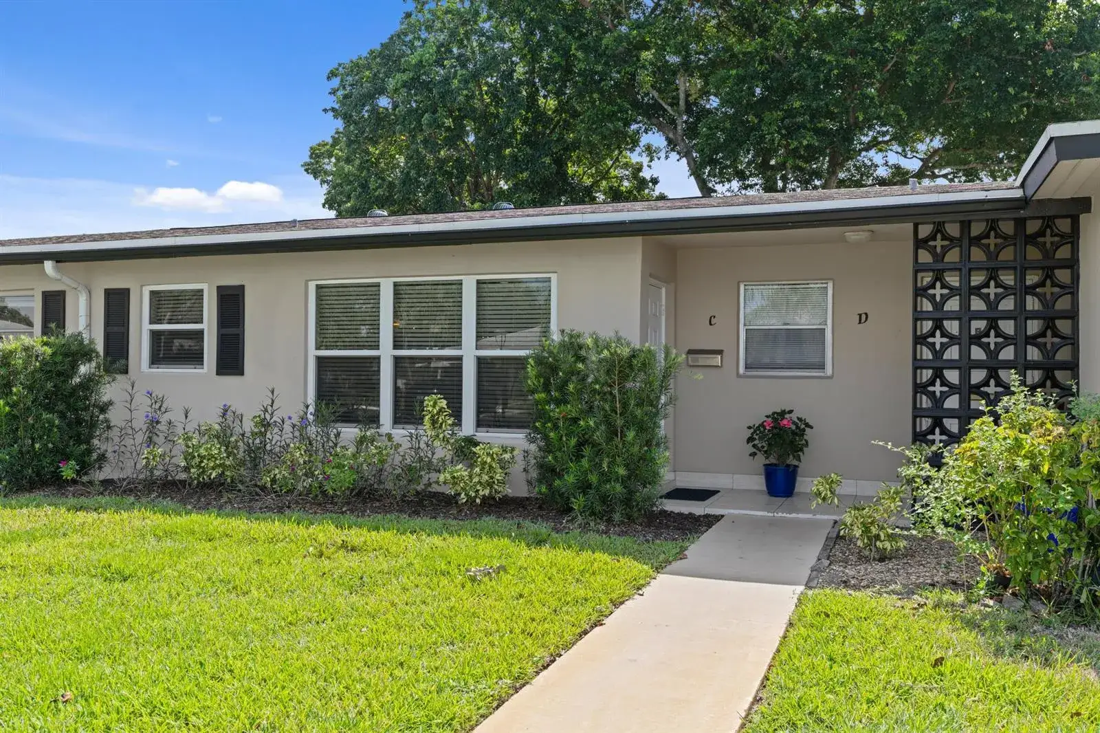 1 bedroom 1 bath Residential for sale at 947 Circle Drive # C, Delray Beach FL 33445