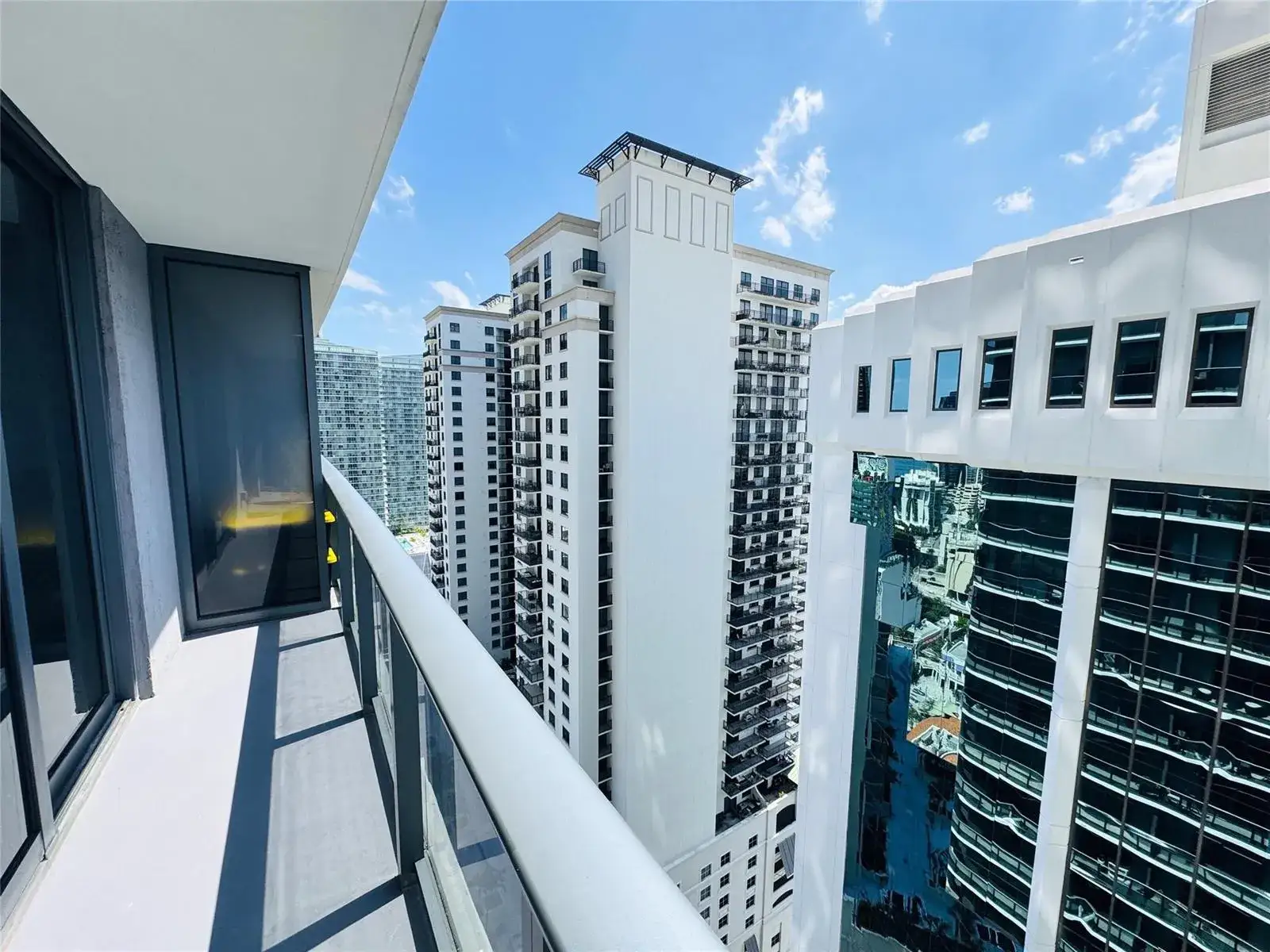 1 bedroom 1 bath Residential Lease for rent at 55 SW 9TH Street # 2707, Miami FL 33130