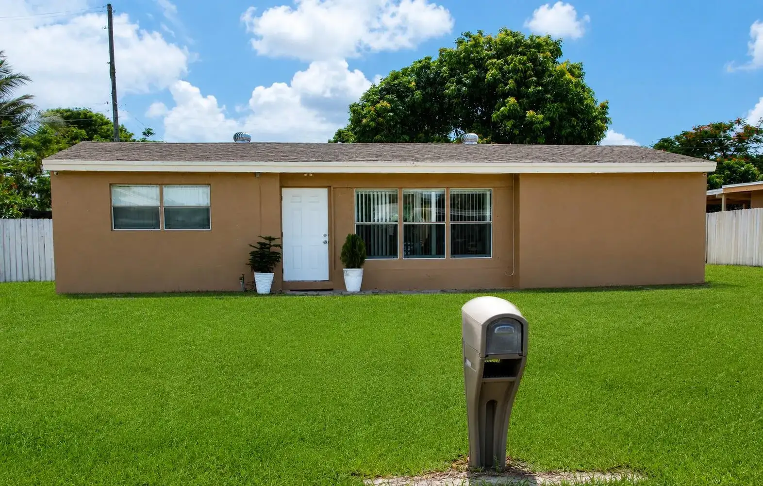 3 bedroom 1 bath Residential for sale at 465 Waseca DR Drive, Lake Worth FL 33462