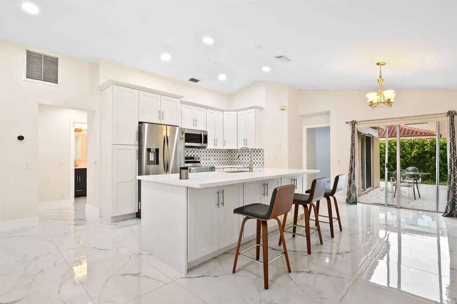 3 bedroom 2 bath Residential Lease for rent at 4498 Dogwood Circle, Weston FL 33331