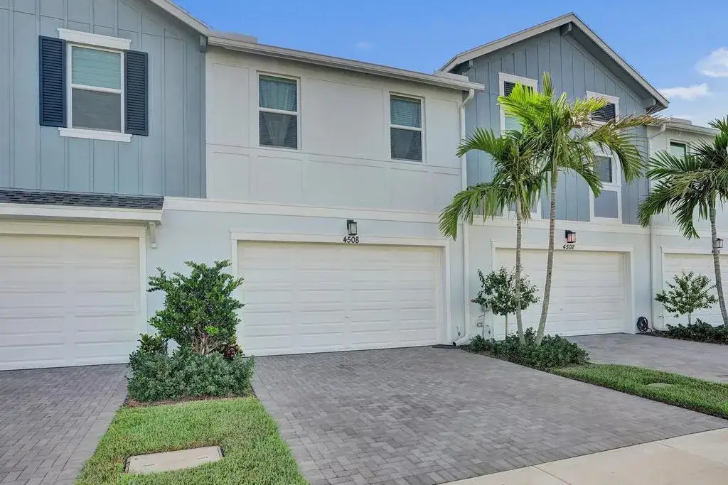 3 bedroom 2 bath Residential for sale at 4508 Longwood Lake Square, Westlake FL 33470