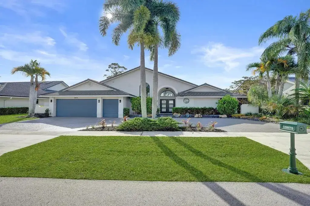3 bedroom 3 bath Residential for sale at 10875 Boca Woods Lane, Boca Raton FL 33428