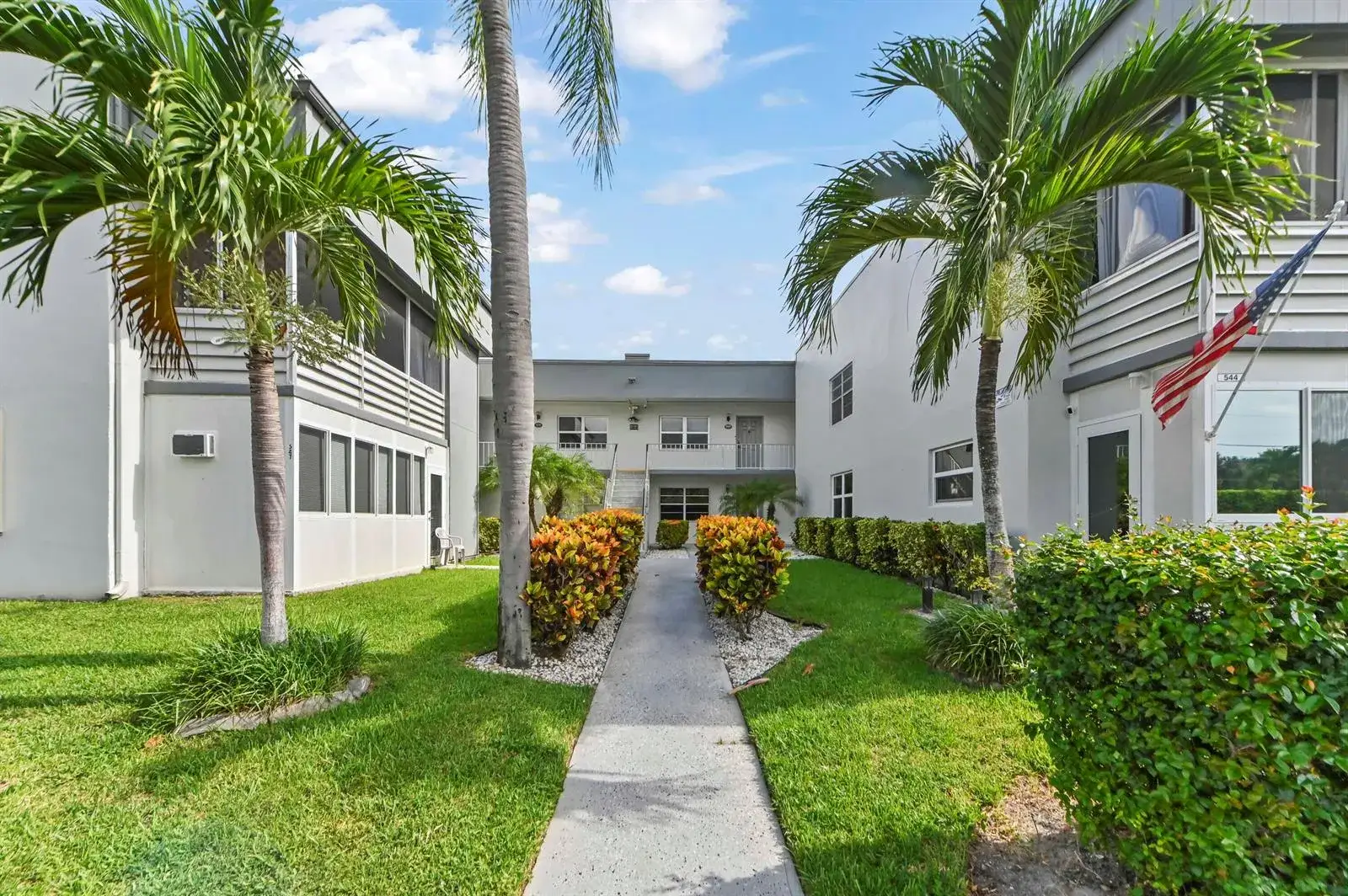 2 bedroom 2 bath Residential for sale at 548 Capri L, Delray Beach FL 33484