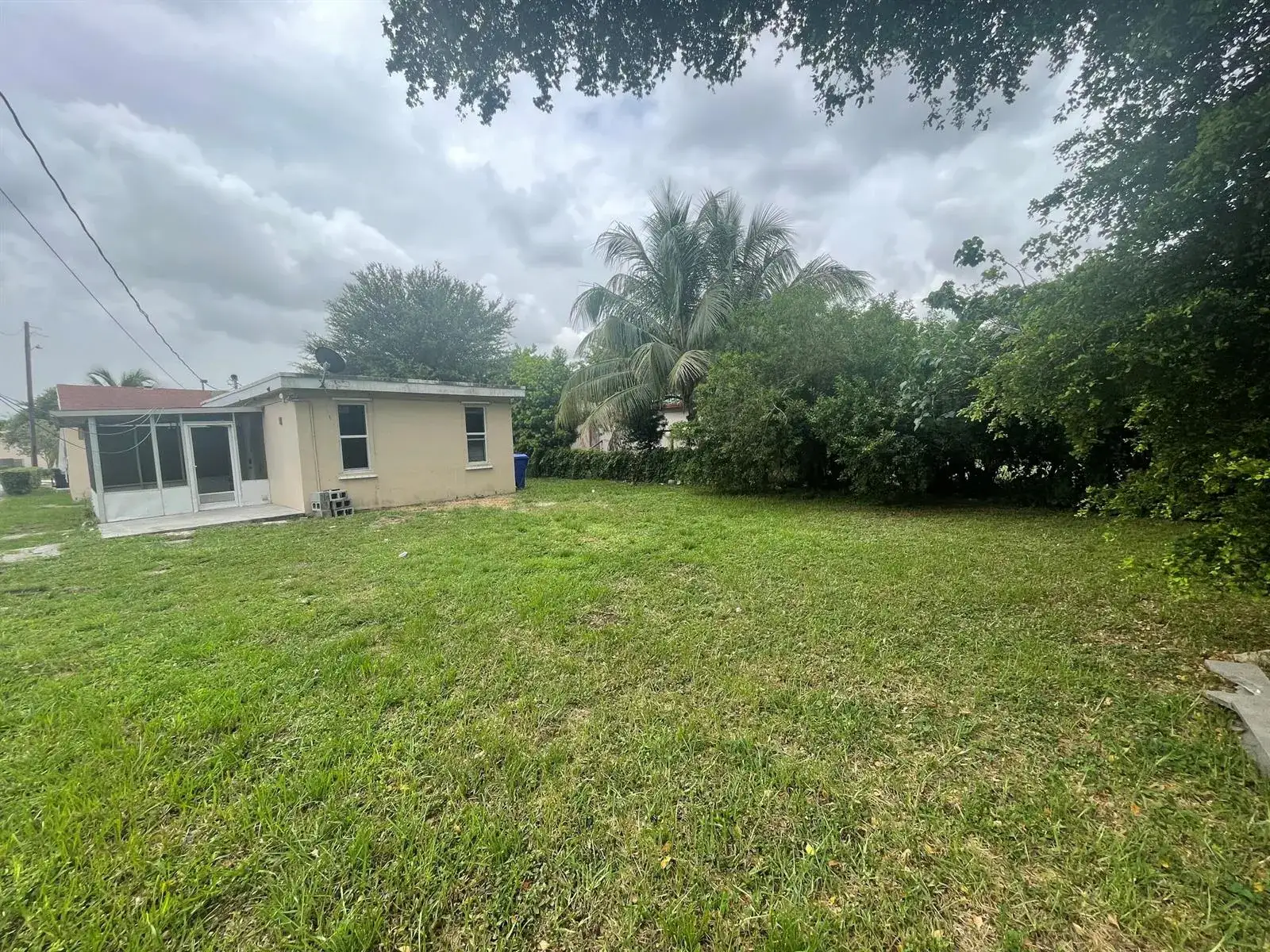 1 bedroom 2 bath Residential Lease for rent at 2819 POLK Street # B, Hollywood FL 33020