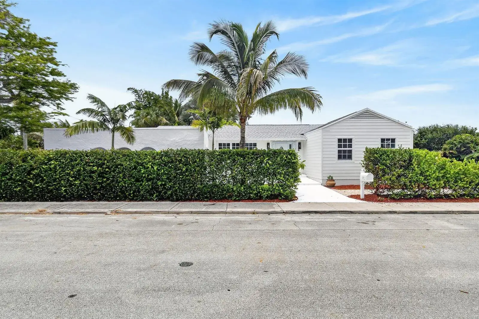 3 bedroom 1 bath Residential for sale at 1201 N Ocean Breeze, FL 33460