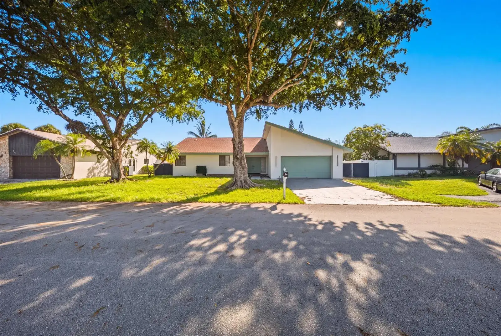 3 bedroom 2 bath Residential for sale at 8114 NUTMEG Way, Tamarac FL 33321