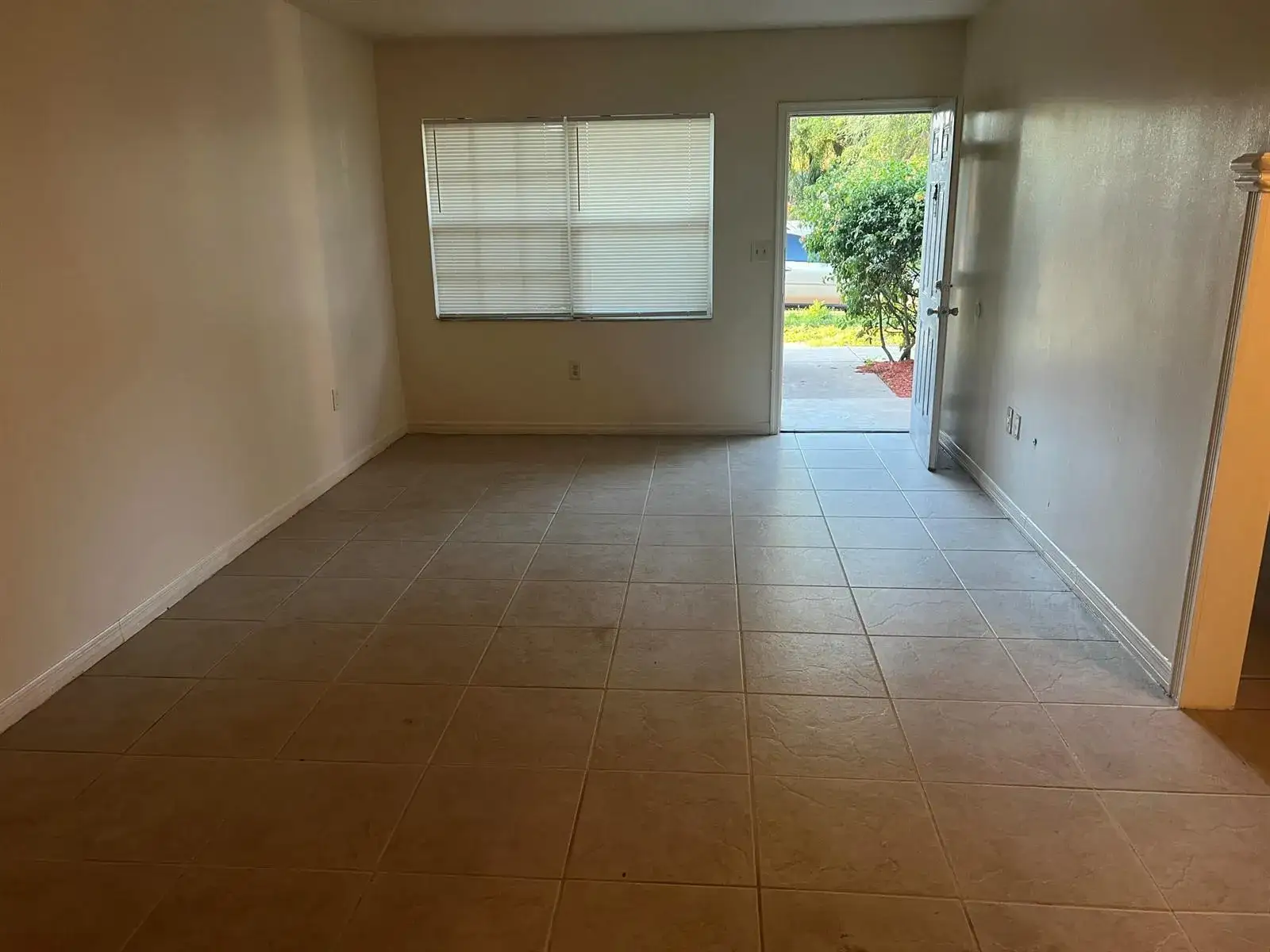 2 bedroom 1 bath Residential Lease for rent at 820 SW 9th Street # 8, Pompano Beach FL 33060