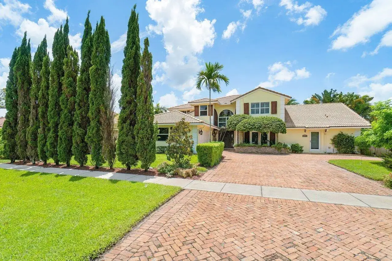 4 bedroom 3 bath Residential for sale at 14324 PADDOCK Drive, Wellington FL 33414