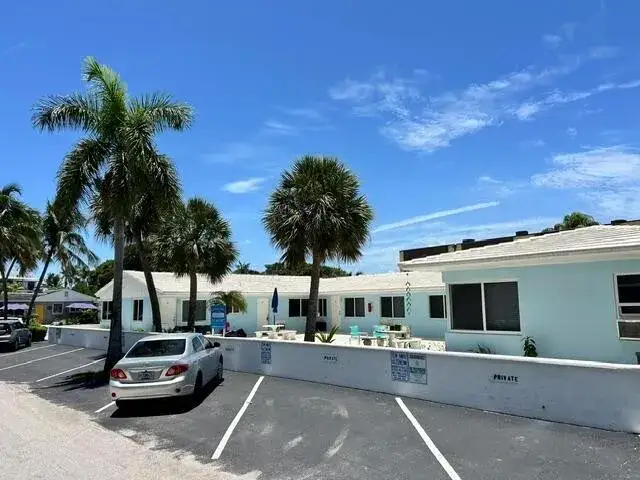 1 bedroom 1 bath Residential Lease for rent at 101 Linda Lane # 22, Palm Beach Shores FL 33404