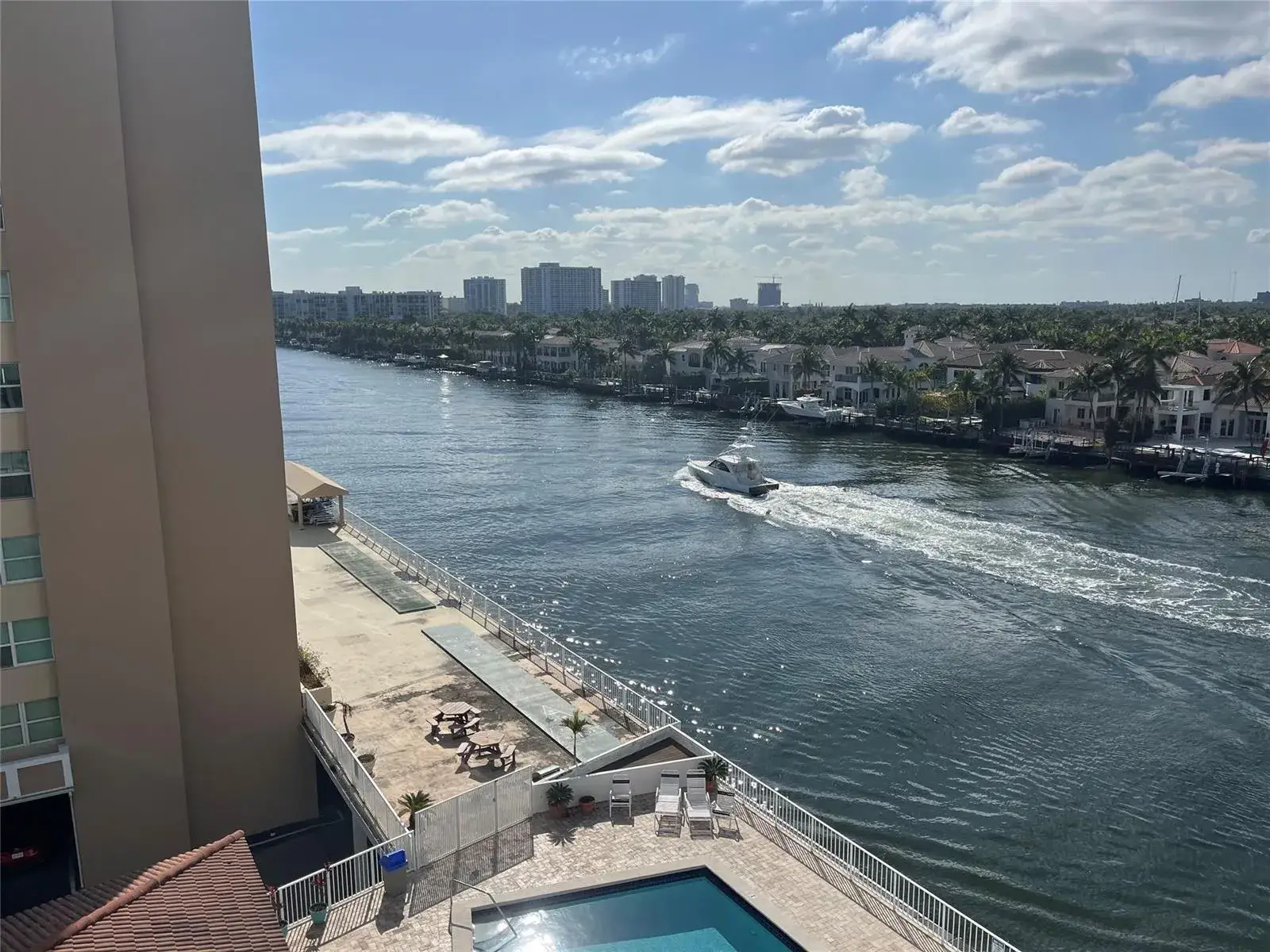 1 bedroom 1 bath Residential for sale at 1400 S OCEAN Drive # 707, Hollywood FL 33019