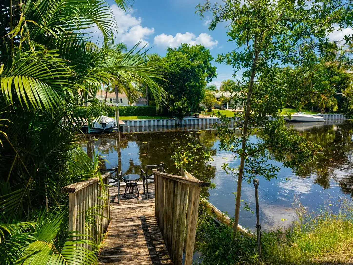 2 bedroom 2 bath Residential for sale at 2452 Waterside Drive, FL 33461
