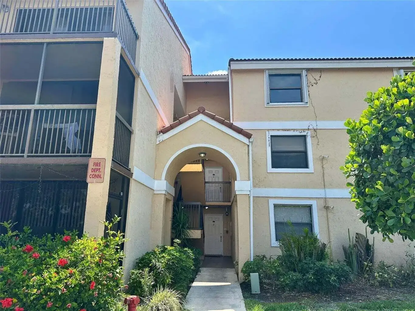 2 bedroom 2 bath Residential Lease for rent at 5701 RIVERSIDE Drive, Coral Springs FL 33067