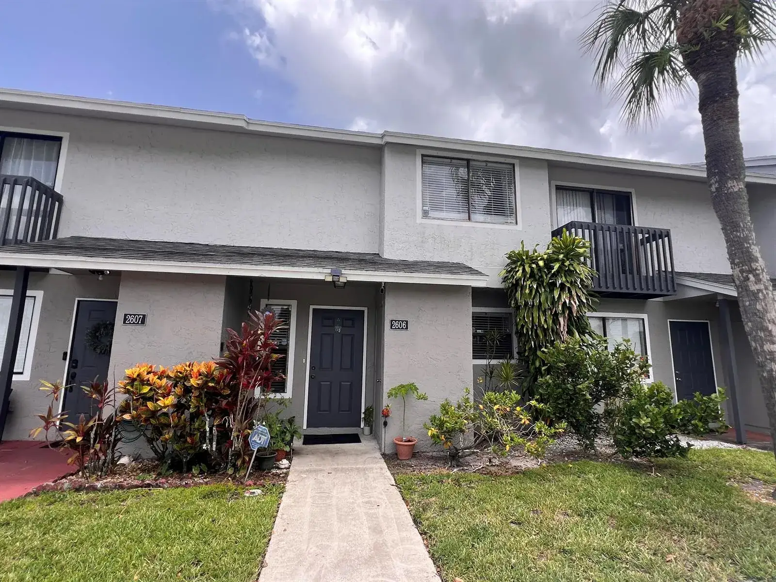 2 bedroom 2 bath Residential for sale at 2606 CANALSIDE Drive, FL 33463