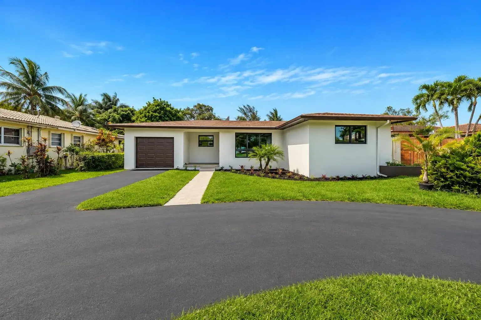 2 bedroom 2 bath Residential for sale at 127 Calle Largo Drive, Hollywood FL 33021