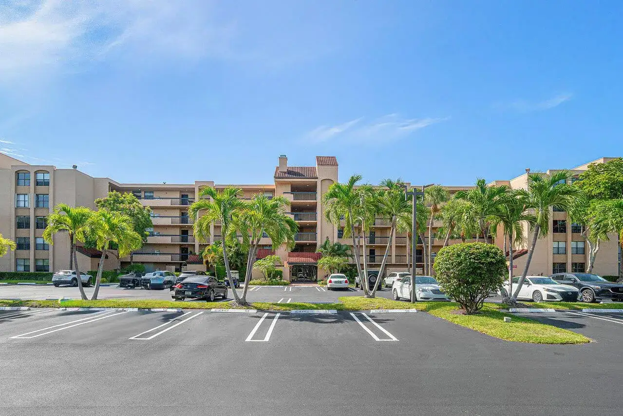 2 bedroom 2 bath Residential for sale at 950 Egret Circle # 5202, Delray Beach FL 33444